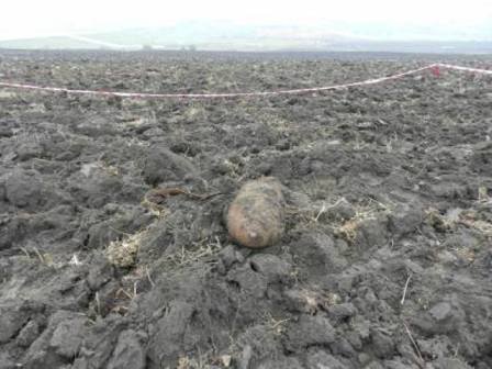 Bombă de aviație de 250 de kilograme găsită de un tractorist botoșănean