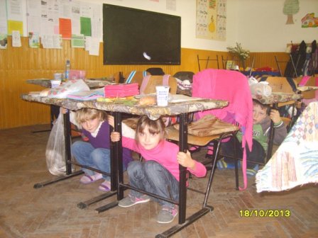Simulare de cutremur la Şcoala Gimnazială „Dimitrie Pompeiu” Broscăuți - FOTO