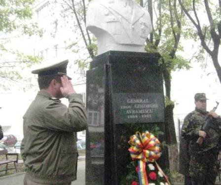 Militarii din garnizoana Botoşani vor depune coroane şi jerbe de flori, vineri, de Ziua Armatei României