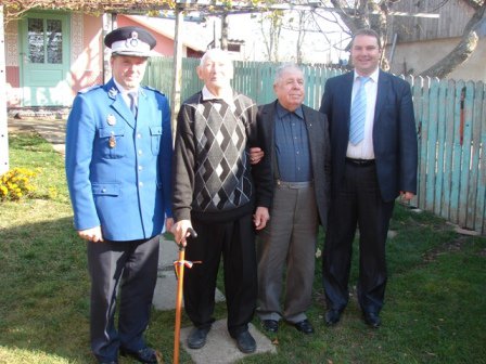 „Războinic” de 102 ani felicitat de subprefectul Sebastian Tocariu