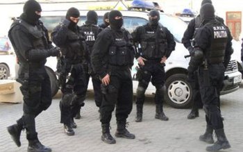 Percheziţii domiciliare la Botoşani pentru …