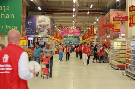 Real, prima victimă în războiul retailului. Ce va face Auchan cu hipermarketurile preluate