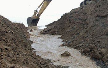 Căutătorii de zăcăminte ajung şi …