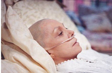 Cancerul ucide de două ori mai mulţi români în 2012 decât în 2009. Care sunt explicaţiile specialiştilor