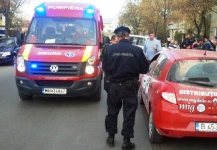 Accidentat grav chiar de ziua lui. Echipajul SMURD, aproape linșat de trecători