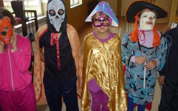 Sărbătoarea de Hallowen sărbătorită la …