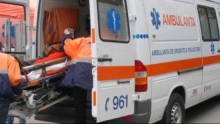 A ajuns la spital după ce un autoturism a acroșat căruța în care se afla