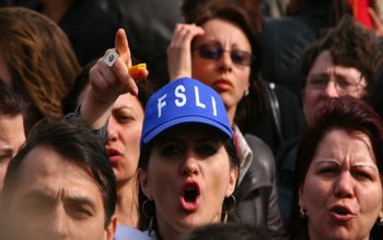 Profesorii, din nou în stradă: …