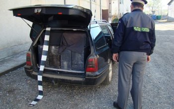 Volkswagen Golf burduşit cu ţigări …