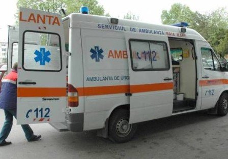 A ajuns de urgență la spital după ce și-a prins mâna în valțurile războiului de țesut