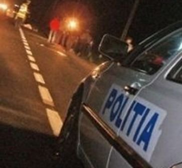 Accident pe strada George Enescu din Dorohoi. Un șofer băut a avariat o mașină parcată, după care a fugit de la locul accidentului