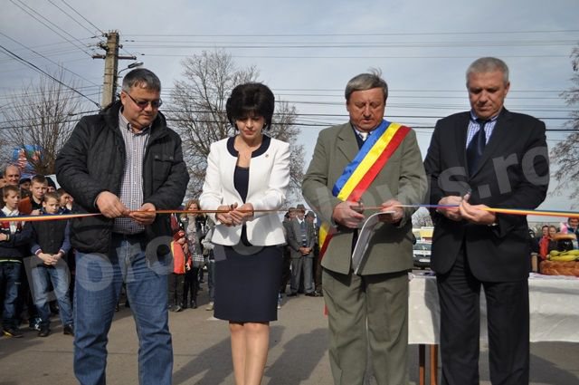 Asfalt european la Lozna. Drumul care face legătura cu satul Străteni a fost inaugurat – VIDEO/FOTO