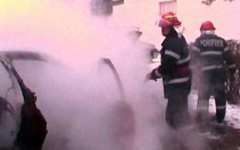 Mașină distrusă într-un incendiu produs …