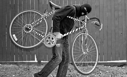 Tânăr suspect de furt mai multor biciclete, indentificat de polițiștii botoșăneni 