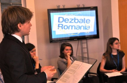 Au început înscrierile la cea de-a șasea ediție a concursului de dezbateri și oratorie „Dezbate România”
