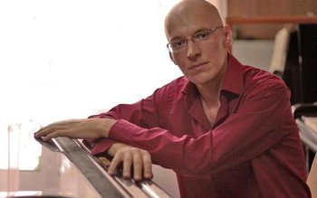 Concert de pian, vineri seară, …