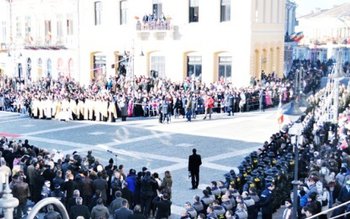 1 Decembrie 2013: Locuitorii şi …