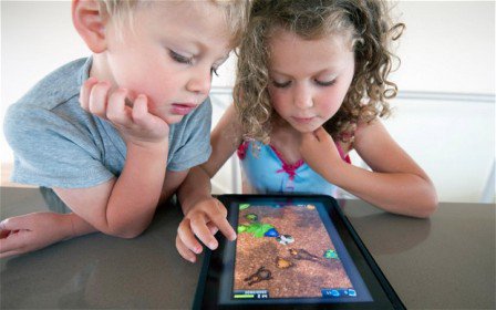 Copiii din generaţia iPad nu mai ştiu să ţină un pix în mână