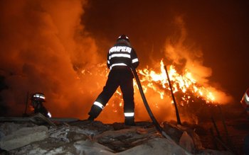 Pompierii botoșăneni solicitați pentru stingerea …