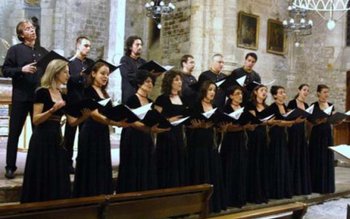 Concert de colinde susținut de …