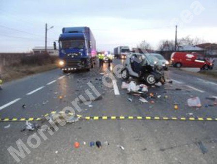 Accident rutier grav produs de un medic botoșănean în județul Vrancea: a adormit la volan și s-a izbit într-un tir