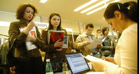 AJOFM: Locuri noi de muncă pentru persoanele cu studii superioare