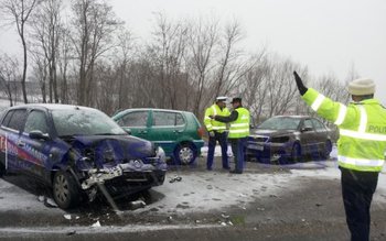 Bărbat rănit după ce trei …