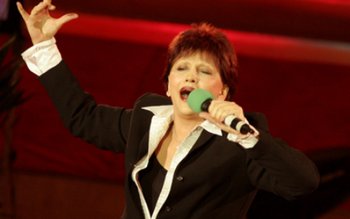 O cântăreaţă faimoasă din România …