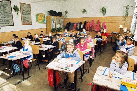 Un consilier local a cerut subvenționarea auxiliarelor pentru elevii din clasele I-IV