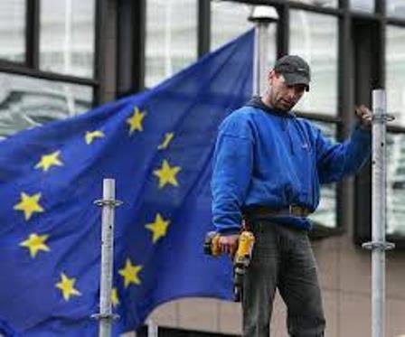 Românii au liber la muncă în orice ţară din UE începând de azi