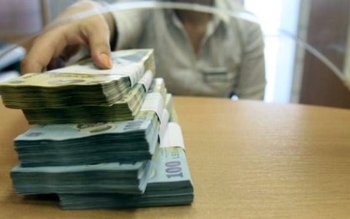 Cât mai plătesc bancherii pentru …