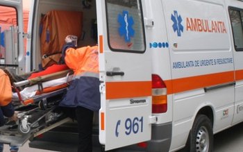 Minoră luată cu ambulanța de …