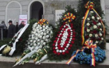 Depunere de coroane și flori …
