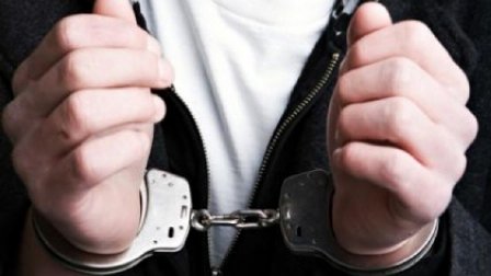 Tânăr de 18 ani reținut de Poliție pentru săvârşirea mai multor infracţiuni de furt 