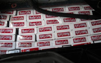 Autoturism cu ţigări de contrabandă …