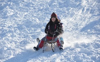 Copil ajuns de la săniuș …