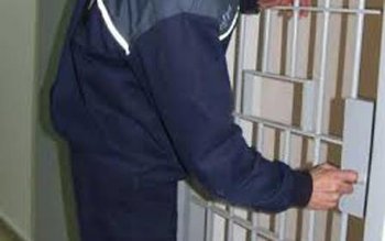 Persoane urmărite în temeiul legii, …