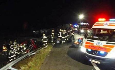 Accident grav în Ungaria cu un autocar românesc: Cel puţin 22 de persoane sunt rănite