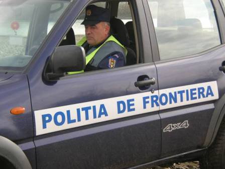 Ford cu numere expirate oprit de polițiștii de frontieră