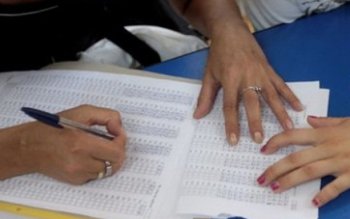 Broşura „Admiterea 2014” distribuită în …