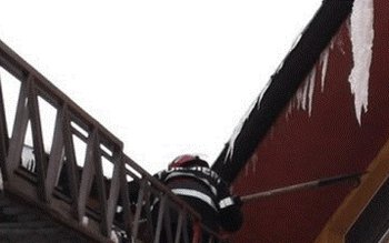 Pericol provocat de țurțurii de …