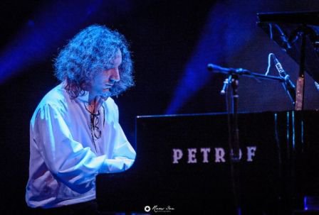 Interviu cu pianistul botoșănean Bogdan Ota: „Viaţa ne-a fost dată cu un singur scop, acela de a fi fericiţi”. Artistul pregăteşte un concert extraordinar la Iaşi