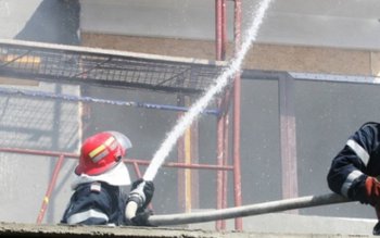 Incendiu în apartamentul unei familii …