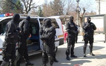 Grupare infracțională specializată în înșelăciuni …