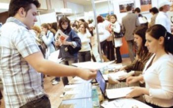 Supracalificarea tinerilor români: sunt absolvenţi …