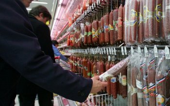 Scandalul național privind salamul expirat: …