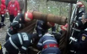 Bărbat căzut în fântână, salvat …