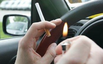 Fumătorilor li s-ar putea interzice …