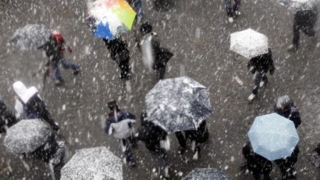 Prognoza meteo pentru începutul de săptămână. Ninsori răzleţe începând de marţi