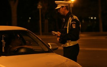 Depistat de polițiști la volanul …